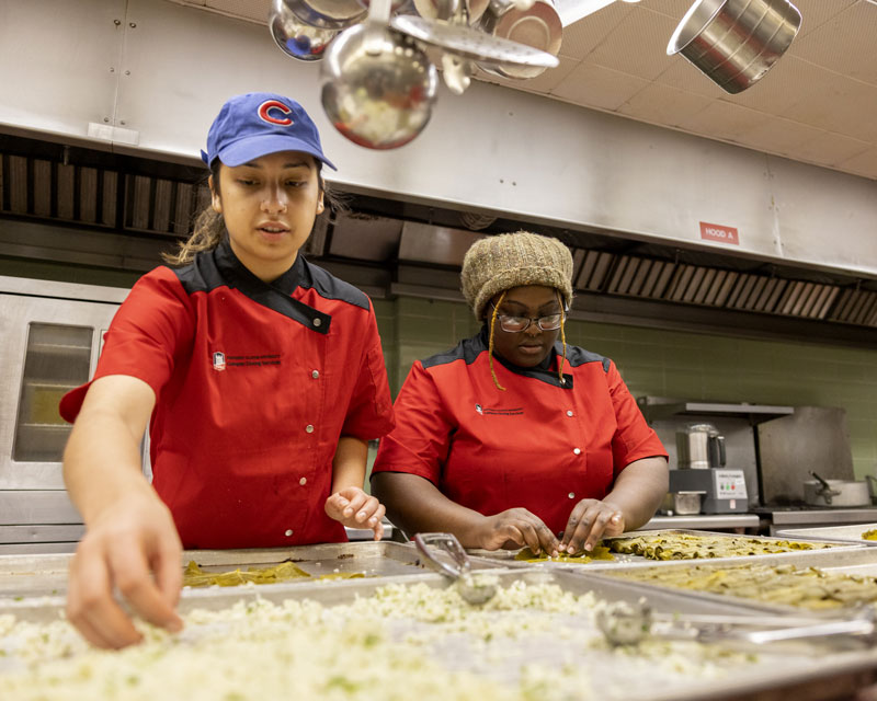 Students preparing food at Ellington's